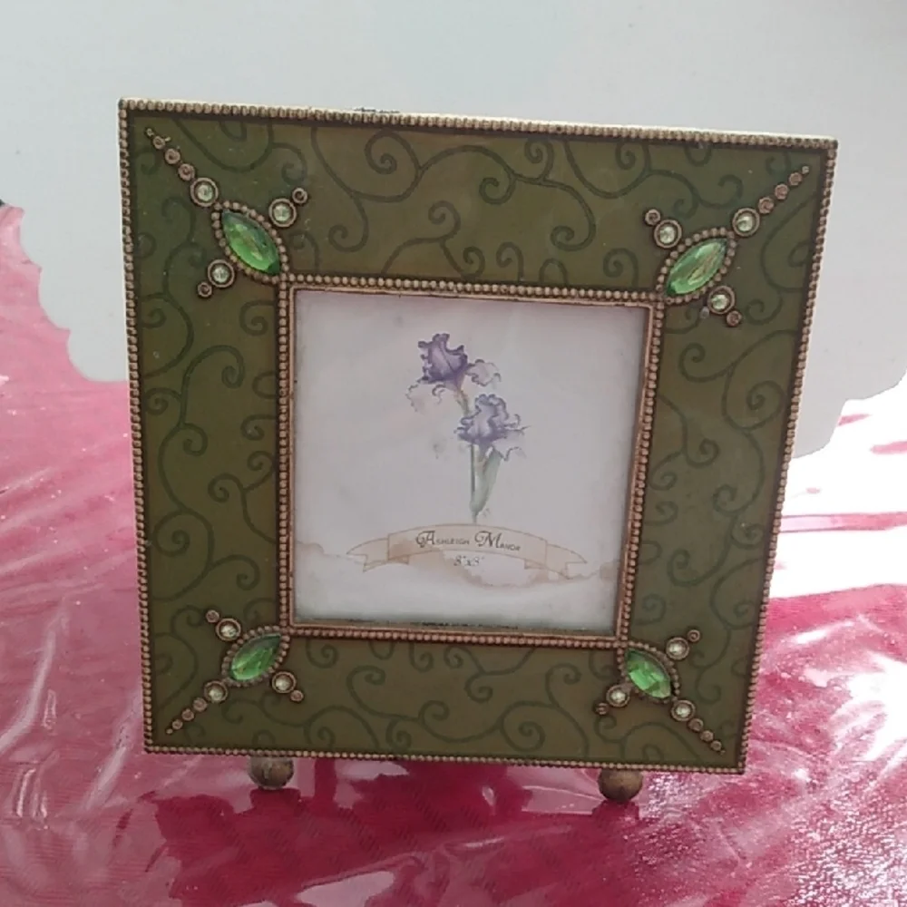 Elegant Green Photo Frame with Gem Accents
